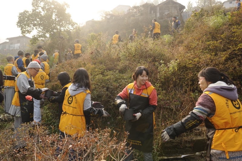 2010.11.05_개미마을 연탄봉사 (6)